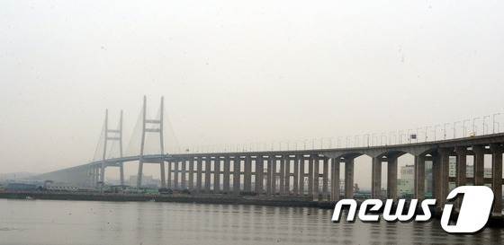 충남 당진시 서해안고속도로 서해대교. 2015.12.18/뉴스1 ⓒ News1 장수영 기자