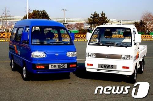 2021년 단종된 한국지엠 다마스(완쪽)와 라보(한국지엠 제공) ⓒ News1