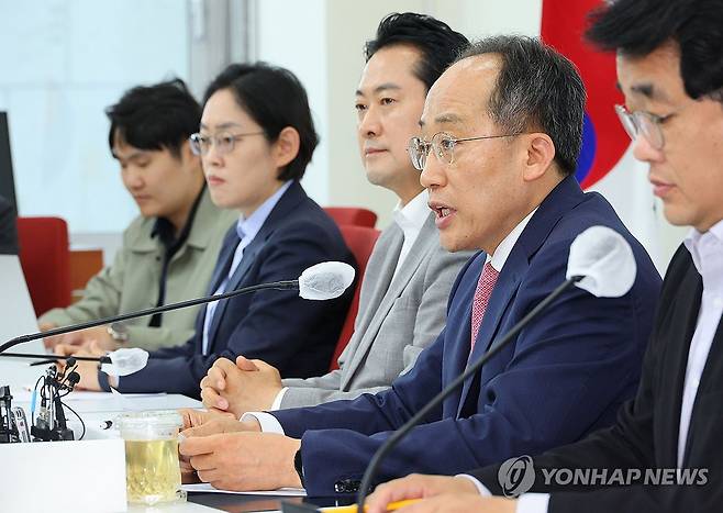 발언하는 추경호 원내대표 (서울=연합뉴스) 한종찬 기자 = 국민의힘 추경호 원내대표가 2일 오후 서울 국회에서 열린 현안 관련 기자간담회에서 발언하고 있다. 2024.6.2 saba@yna.co.kr