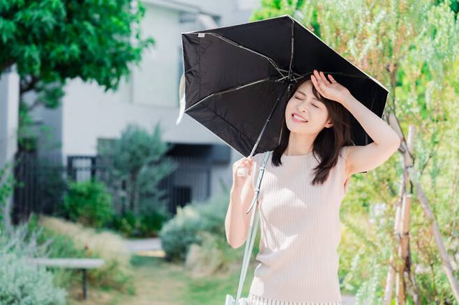 양산의 효과를 제대로 보려면 표준 양산 기준에 적합한지 확인하고 색, 재질 등을 살펴봐야 한다. [사진=게티이미지뱅크]