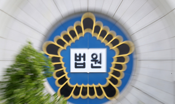 격투기 관련 대화 도중 친구를 넘어뜨려 후두부 골절상 등 중상해를 입힌 20대 A씨가 1심에서 징역 1년 6개월형을 선고받았다. [사진=뉴시스]