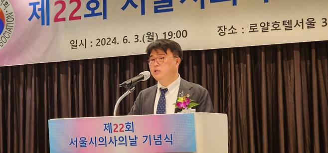 3일 저녁 서울시의사회가 서울 중구 로얄호텔에서 개최한 '제22회 서울시 의사의 날' 기념식에서 임현택 대한의사협회 회장이 "정부의 폭압으로 멈춘 한국의료를 되살리는 데 함께 해달라"고 언급했다. /사진=정심교 기자