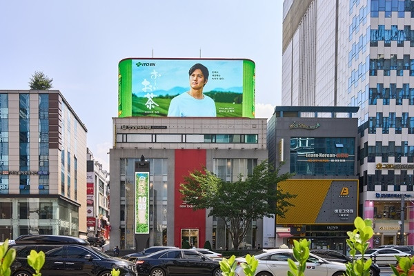 이토엔, 오타니 쇼헤이와 함께 ‘오이오차’ 글로벌 옥외 광고 캠페인 진행