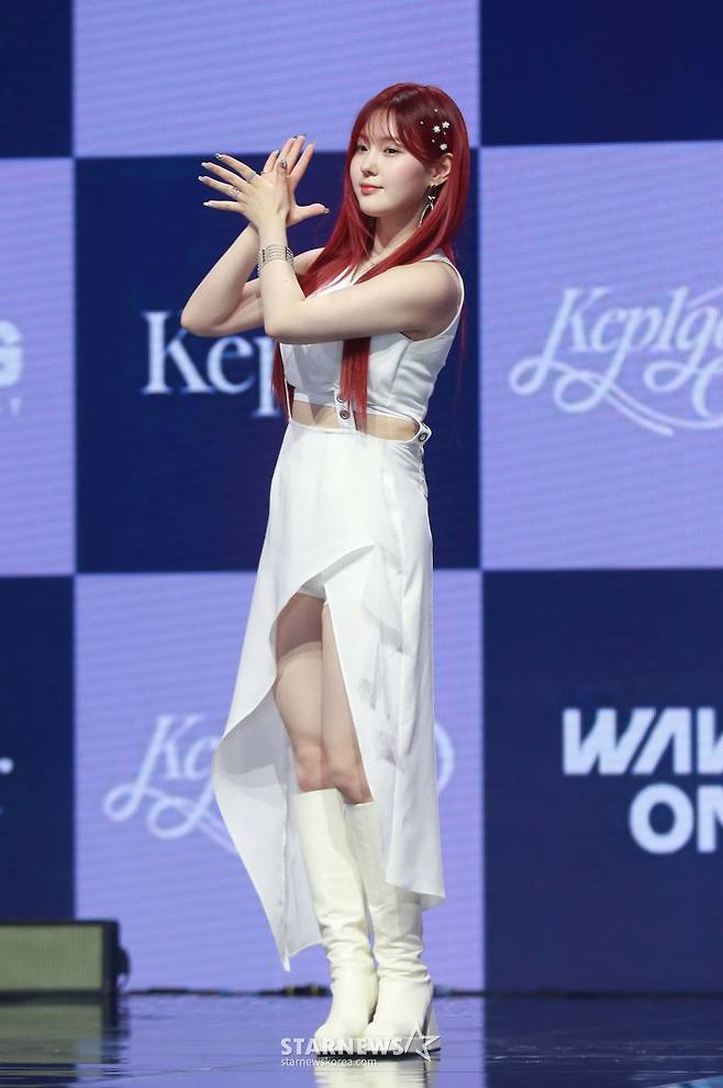 걸그룹 케플러 김채현이 3일 오후 서울 광진구 예스24라이브홀에서 진행된 첫 정규앨범 '켑원고잉 온'(Kep1going On) 발매기념 쇼케이스에서 포즈를 취하고 있다. 9인 완전체로 활동하는 마지막 음반 '켑원고잉 온'은 타이틀곡 '슈팅 스타'(Shooting Star)를 비롯해 '라스트 카니발' 등 총 10곡이 수록됐다. /2024.06.03 /사진=이동훈