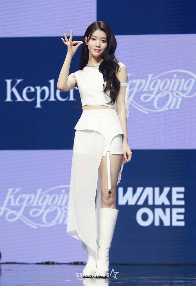 걸그룹 케플러 샤오팅이 3일 오후 서울 광진구 예스24라이브홀에서 진행된 첫 정규앨범 '켑원고잉 온'(Kep1going On) 발매기념 쇼케이스에서 포즈를 취하고 있다.  9인 완전체로 활동하는 마지막 음반 '켑원고잉 온'은 타이틀곡 '슈팅 스타'(Shooting Star)를 비롯해 '라스트 카니발' 등 총 10곡이 수록됐다. /2024.06.03 /사진=이동훈