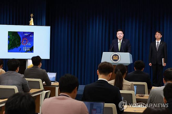 국정브리핑하는 윤석열 대통령 (서울=연합뉴스) 홍해인 기자 = 윤석열 대통령이 3일 오전 서울 용산 대통령실 청사 브리핑실에서 경제 현안과 관련해 국정 브리핑을 하고 있다. 2024.6.3 hihong@yna.co.kr