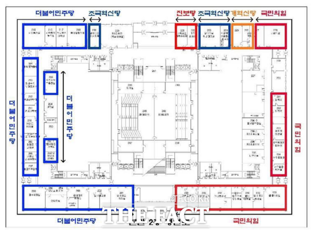 조국혁신당은 본관 사무공간이 원내 의석 비율에 맞춰봐도 부족한 데다 유일하게 분리 배정되어 공간 활용도가 낮다고 지적한다. 사진은 본관 2층 평면도. /혁신당 제공