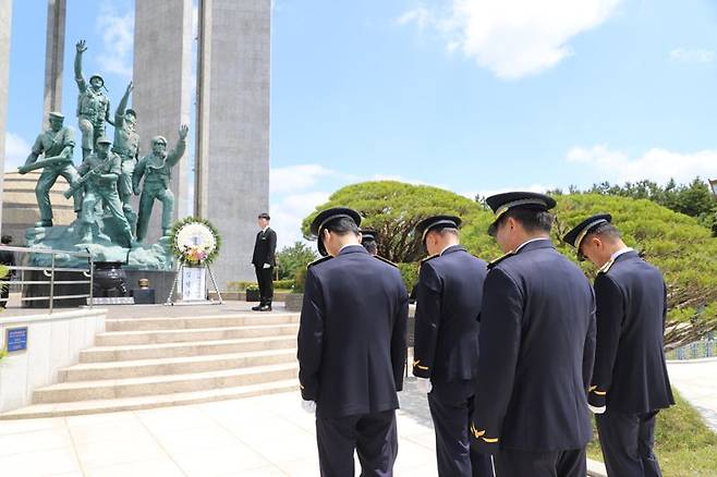 부산해양경찰서는 오는 6일 제69회 현충일을 맞아 4일 부산 중앙공원 충혼탑에서 추모 행사를 열었다고 밝혔다. 부산해양경찰서 제공