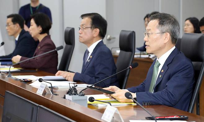 이종호 과학기술정보통신부 장관이 3일 오전 정부세종청사에서 열린 경제관계장관회의에서 발언하고 있다. 연합뉴스