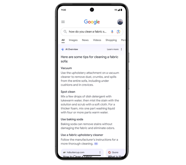 "천 소재 소파를 어떻게 청소해야 하느냐"는 이용자 질문에 대한 구글 AI 오버뷰의 답변 화면. 구글이 서비스 축소를 발표한 지난달 30일 이후에는 같은 질문에 대한 AI 오버뷰의 답변이 노출되지 않고 있다. 구글 캡처
