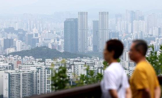 5월 20일 오후 서울 남산에서 바라본 도심에 아파트 단지가 보이고 있다. 뉴스1