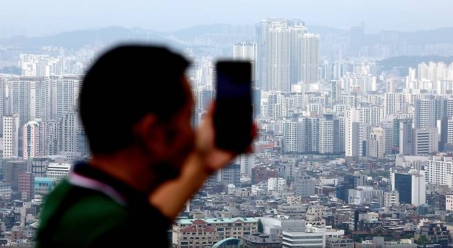 서울 남산에서 바라본 도심 주택가 모습. 사진=뉴스1