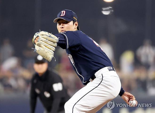 곽빈, 7이닝 무실점 투구 (광주=연합뉴스) 조남수 기자 = 24일 광주기아챔피언스필드에서 열린 프로야구 두산 베어스와 KIA 타이거즈의 경기. 두산 선발투수 곽빈이 7회에 투구하고 있다. 2024.5.24 iso64@yna.co.kr