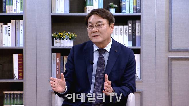 이우영 한국산업인력공단 이사장이 지난 20일 이데일리TV '신율의 이슈메이커'에 출연했다. (사진=이데일리TV)