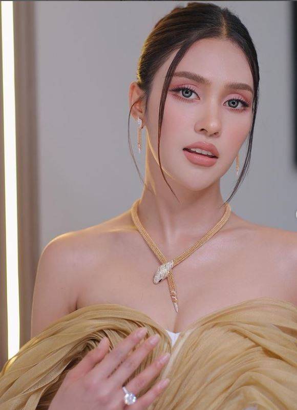 [서울=뉴시스]캄보디아 전통 무용수이자 유명 인플루언서인 소케아 킴 랑 (사진=인스타그램)