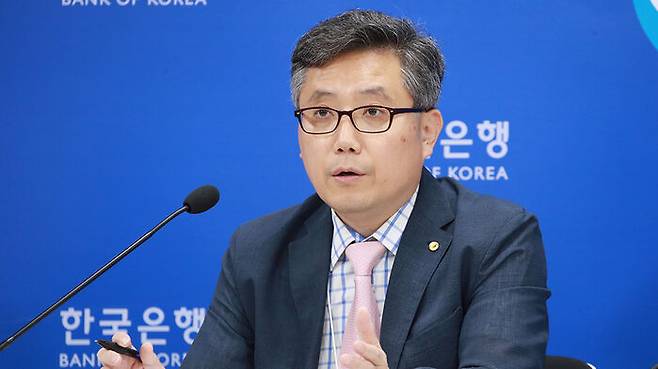 '2024년 1/4분기 국민소득(잠정) 및 국민계정 2020년 기준년 1차 개편 결과 설명회'에서 발표하는 최정태 국민계정부장