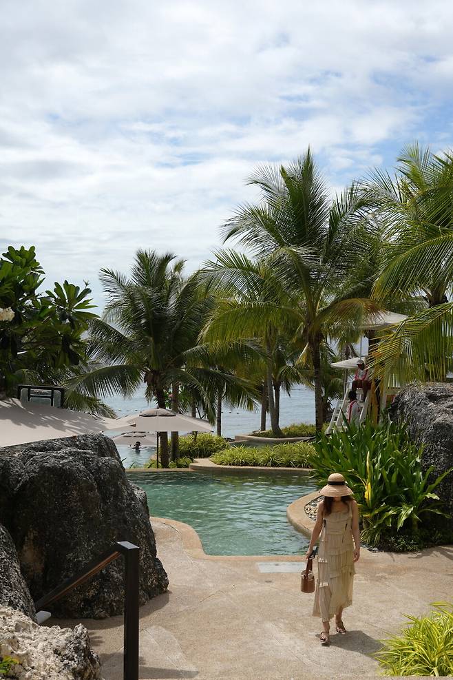 리조트는 바위 지형을 그대로 살려 설계됐다