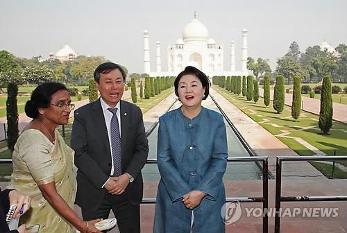 타지마할 방문한 김정숙 여사 [연합뉴스 자료사진]