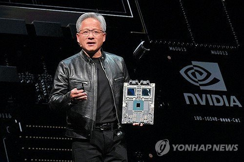 대만에서 열린 IT 전시회 컴퓨텍스 2024에서 연설하는 젠슨 황 엔비디아 CEO.사진=AFP=연합뉴스