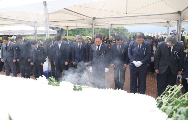 6일 경남 창원시 성산구 대원동 창원충혼탑에서 제69회 현충일 추념식이 열리고 있다. 경남도 제공