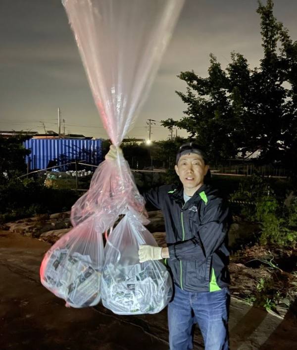 박상학 자유북한운동연합 대표는 5월10일 30만장에 이어 6일 새벽에 20만장의 대북전달을 북한으로 날려 보냈다고 밝혔다. 자유북한운동연합 온라인 홈페이지 캡처