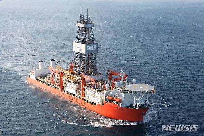 [세종=뉴시스] 한국석유공사는 동해 가스전 시추를 위해 노르웨이 시추 전문업체 시드릴과 계약을 체결했다. 사진은 시드릴 사가 운영하는 시추선 '웨스트 카펠라'. (사진=시드릴 홈페이지)