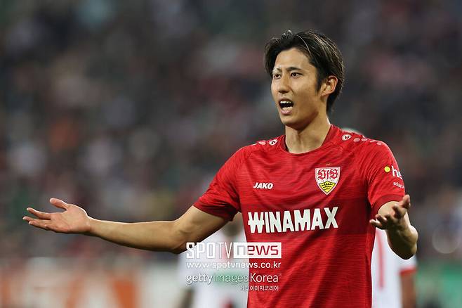 ▲ 영국 매체 ‘더 선’은 6일(한국시간) “토트넘 홋스퍼는 일본 대표팀의 센터백인 이토 히로키를 주시하고 있다”라고 전했다. 이어서 매체는 ‘히로키는 최대 2,500만 파운드(약 438억 원)의 바이아웃 조항을 갖고 있다“라고 덧붙였다. 일본 국가대표팀의 왼발 센터백인 히로키는 2018년 J리그의 주빌로 이와타를 통해 프로 데뷔했다. 이어서 2021년 독일 슈투트가르트로 임대를 떠나 유럽에 진출한 뒤, 완전 이적에 성공했다. 그는 현재까지 슈투트가르트에서 활약 중이다.