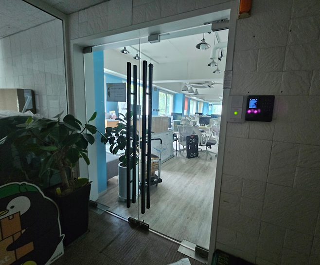 5일 서울 마포구에 위치한 위잇 사무실의 문이 굳게 잠겨있다. [사진=이지은 기자]