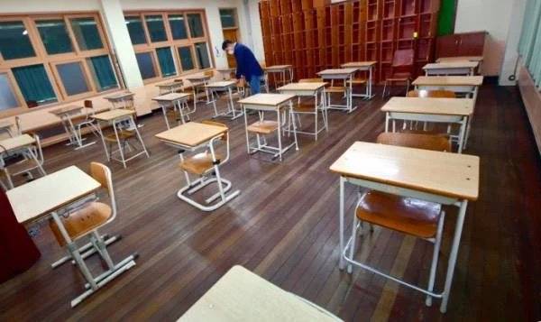 학교 다닐 때 책상 무슨 스타일이었음?