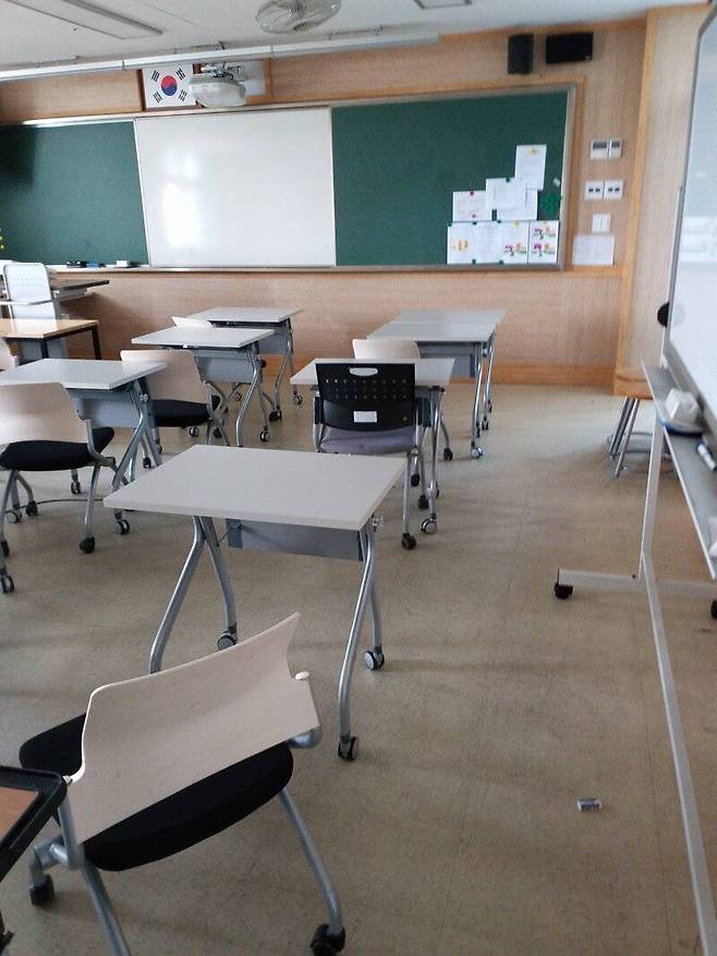 학교 다닐 때 책상 무슨 스타일이었음?