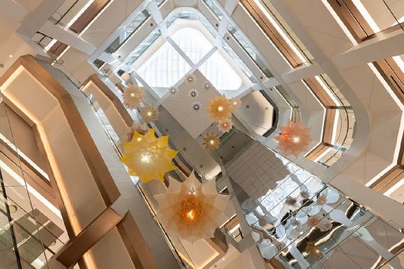 타임빌라스 수원에 설치된 네덜란드 작가 드리프트의 '메도우' 작품. [사진=롯데백화점]