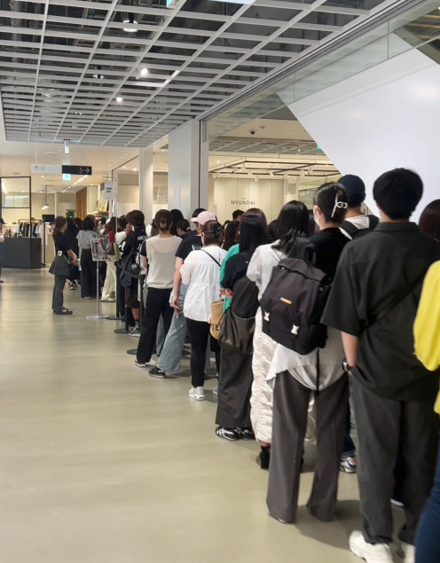 일본 도쿄 파르코 백화점 더현대 글로벌의 ‘마똉킴’ 팝업 스토어 오픈 당일. 무려 3000명의 인파가 몰려 긴 대기줄이 만들어졌다. [하고하우스]