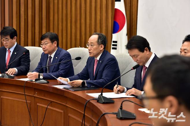 국민의힘 추경호 원내대표가 7일 서울 여의도 국회에서 열린 원내대책회의에서 모두발언을 하고 있다. 윤창원 기자