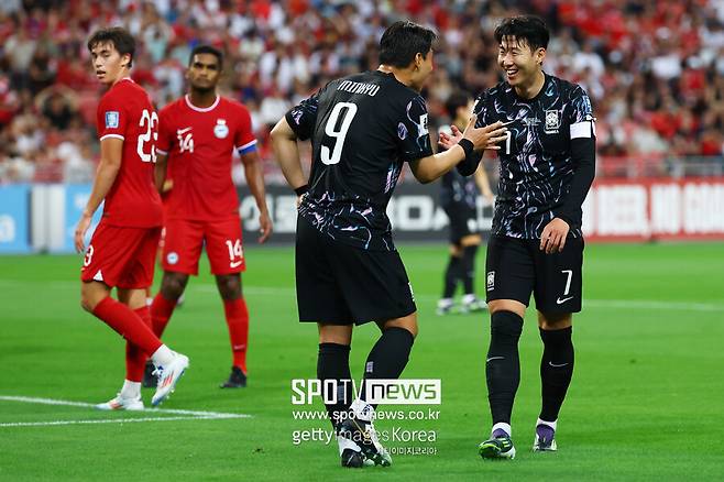 ▲ 김도훈 임시 감독이 이끈 한국 축구대표팀이 6일 오후 9시 싱가포르 국립경기장에서 2026 국제축구연맹(FIFA) 북중미 월드컵 아시아지역 2차예선 조별리그 C조 5차전 원정 경기에서 싱가포르를 7-0으로 크게 이겼다. 이날 승리로 4승 1무 승점 13점을 기록한 한국은 조 1위를 확정했다. 오는 11일 중국과 최종전 결과에 상관없이 최종예선 진출에도 성공했다.