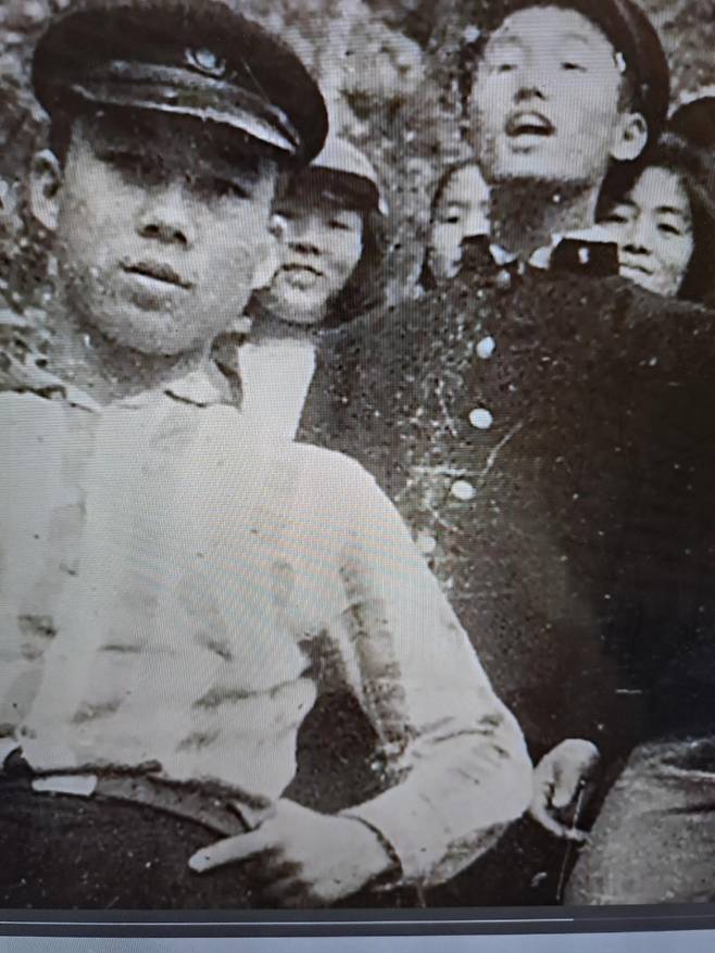 서울사대부고 2학년 시절의 강창희 대표(맨 앞) [본인 제공]