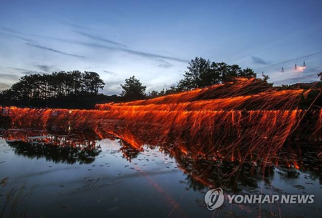 무주 안성 낙화놀이  [연합뉴스 자료사진]