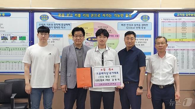 고흥산업과학고(교장 김창근)- 지난 4일 드론산업과 김민재(3년) 학생이 2024-2025 F9U 드론레이싱 한국 국가대표로 선발됐다. 김 군은 드론레이싱 분야 뿐만 아니라 드론기체 분해, 조립 및 코딩드론에서 요구되는 SW 프로그래밍 능력도 뛰어나다.(전남교육청 제공)/뉴스1