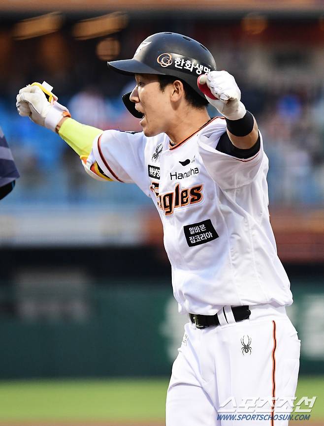 30일 대전 한화생명이글스파크에서 열린 한화와 롯데의 경기. 2회 1타점 적시타 날린 황영묵. 대전=송정헌 기자songs@sportschosun.com/2024.05.30/