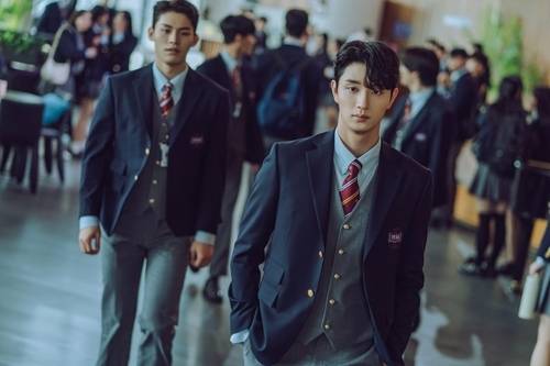 넷플릭스 오리지널 시리즈 ‘하이라키’(Hierarchy)는 재벌그룹 주신그룹이 설립한 고등학교 주신고등학교를 배경으로 펼쳐지는 이야기를 그린다. 사진=넷플릭스