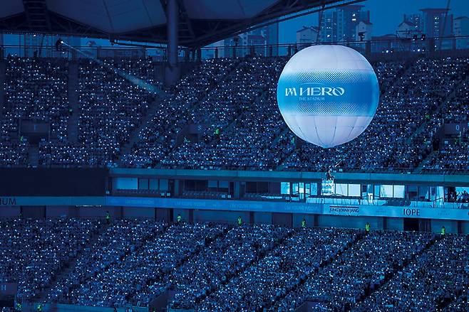 가수 임영웅이 5월 26일 서울 마포구 서울월드컵경기장에서 공연을 펼치고 있다. ⓒ물고기뮤직 제공