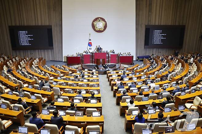 우원식 국회의장이 10일 오후 서울 여의도 국회에서 열린 제415회국회(임시회) 제2차 본회의에서 표결 결과를 발표하고 있다. 2024.6.10/뉴스1 ⓒ News1 안은나 기자