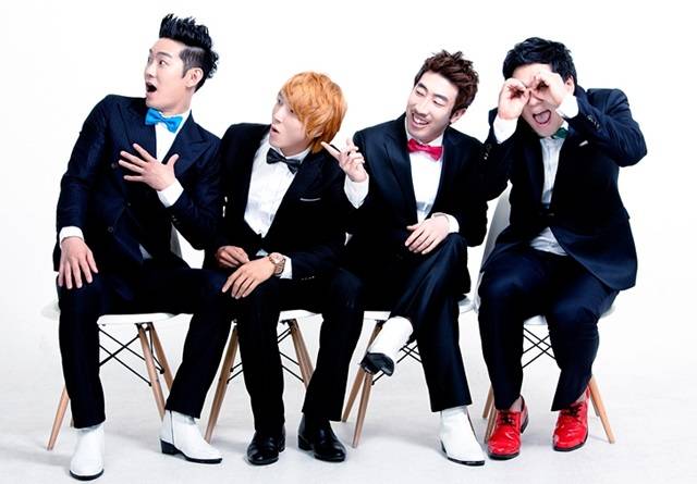 김한배(맨 오른쪽)는 SBS 개그맨 6기 출신 예능인으로 생각엔터테인먼트 설립 초창기 3대 주주였다. SBS 개그투나잇 '선수촌' 코너 출연 당시 이방용, 김용석, 최기영과 함께 찍은 프로필 사진. /김한배 제공