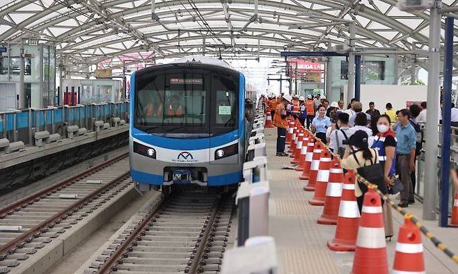 Metro thử toàn tuyến, sáng 29/8. Ảnh: Quỳnh Trần