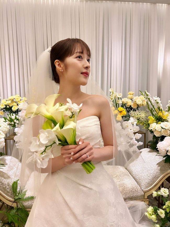 드라마 스카이캐슬 김혜나 역으로 이름을 알린 배우 김보라 결혼식 모습. ⓒ배우 김혜나 SNS 캡쳐