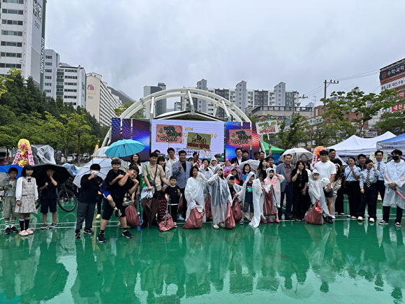 구미시가  '그린유스 청소년 환경의 날' 기념행사를 갖고있다. [사진=구미시청]