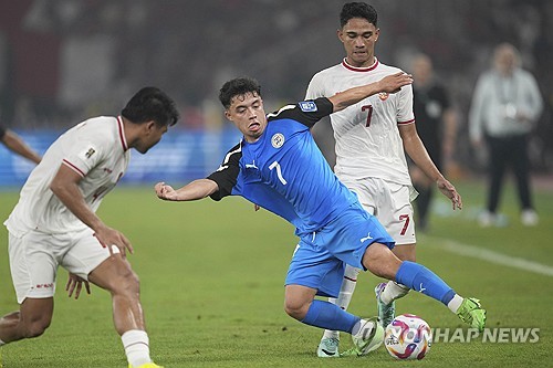 신태용 감독이 이끄는 인도네시아 축구대표팀이 11일 수도 자카르타 겔로라 붕카르노에서 열린 2026 북중미 월드컵 아시아 2차예선 F조 최종전에서 필리핀을 2-0으로 완파하고 3차예선에 진출했다. 인도네시아는 3차예선에서 자국 축구 사상 처음으로 월드컵 본선 티켓에 도전할 수 있게 됐다. 인도네시아는 신 감독의 리더십과 더불어 유럽에서 인도네시아 2중 국적자 혹은 인도네시아 혈통을 찾아 국적 부여하는 방식으로 대표팀을 강화했다. 연합뉴스