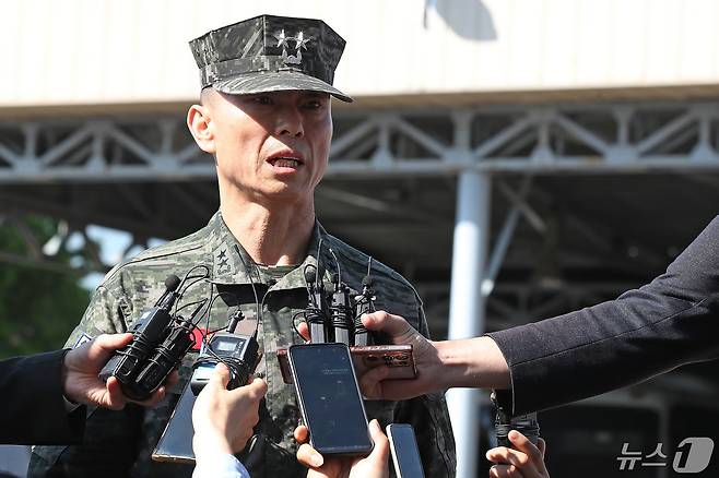 '해병대 채상병 순직 사건' 관련 조사에 피의자 신분으로 소환된 임성근 전 해병대 1사단장이 지난 5월 13일 오전 조사를 받기 위해 경북 경산시 경북경찰청 형사기동대에 도착해 취재진 질문에 입장을 밝히고 있다. 2024.5.13/뉴스1 ⓒ News1 공정식 기자