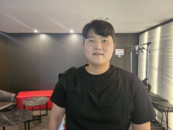 최근 부산 사직구장에서 만난 롯데 한동희. 입단 동기인 LG 이재원 등과 함께 지난 10일 입대했다. 부산=고봉준 기자