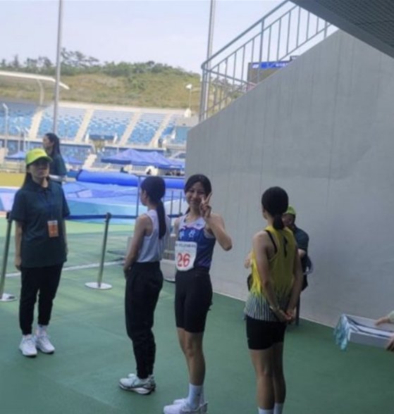 지난달 말 열린 전국소년체육대회에서 부산 연산초등학교 6학년 정예림양이 순서를 기다리고 있다. 사진 정예림