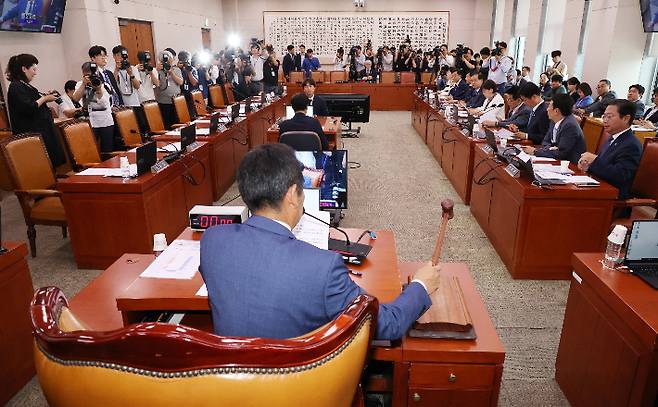 '반쪽 법사위' 의사봉 두드리는 정청래 법제사법위원장. 연합뉴스